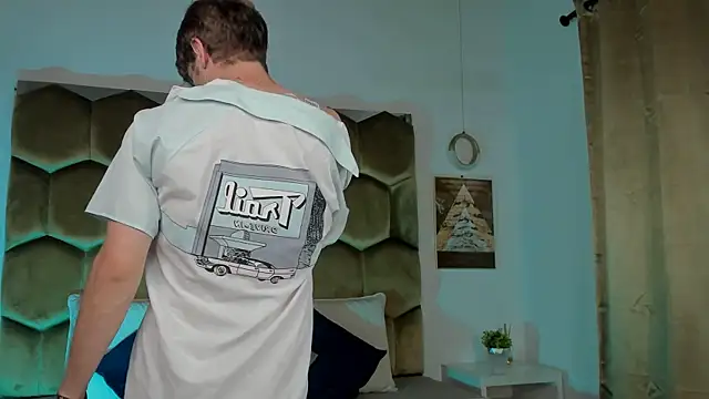 Snapshot of Ostin_Saints chatting on February 18, 2026, 12:30 am Ostin Saints online show from February 18, 2026, 12:30 am