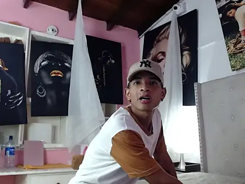 crissex3 online show from February 21, 2026, 12:40 pm