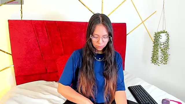 Julieta Lein  online show from January 9, 2026, 9:22 pm