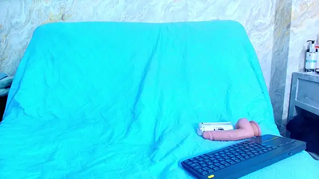 sofiaa little online show from November 20, 2025, 8:42 pm