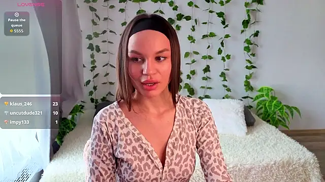 Tiffany Sweetie online show from July 2, 2026, 1:28 pm