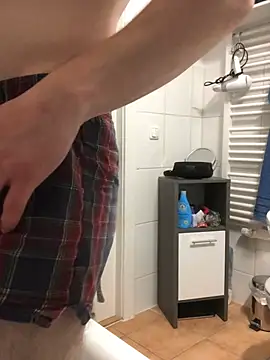 Spielzeugtwink online show from June 3, 2026, 9:19 pm