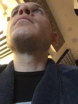 Snapshot of Spielzeugtwink chatting on December 23, 2025, 12:22 am Spielzeugtwink online show from December 23, 2025, 12:22 am