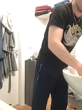 Snapshot of Spielzeugtwink chatting on February 24, 2026, 10:10 pm Spielzeugtwink online show from February 24, 2026, 10:10 pm