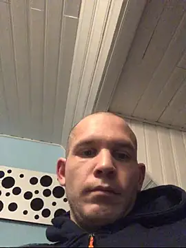 Snapshot of Spielzeugtwink chatting on November 26, 2025, 12:21 am Spielzeugtwink online show from November 26, 2025, 12:21 am