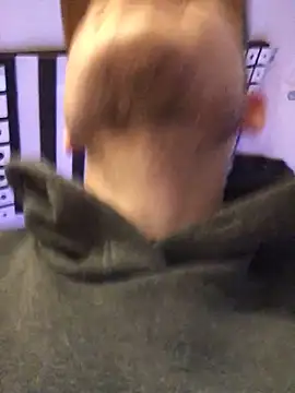 Snapshot of Spielzeugtwink chatting on December 5, 2025, 2:37 pm Spielzeugtwink online show from December 5, 2025, 2:37 pm