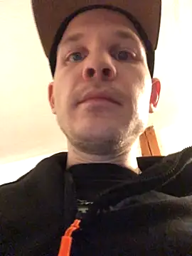 Snapshot of Spielzeugtwink chatting on November 24, 2025, 7:58 pm Spielzeugtwink online show from November 24, 2025, 7:58 pm