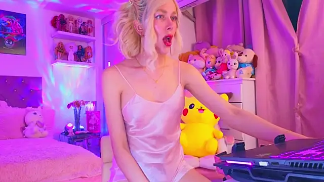 Snapshot of MadamBarbiee chatting on January 19, 2026, 12:25 am MadamBarbiee online show from January 19, 2026, 12:25 am