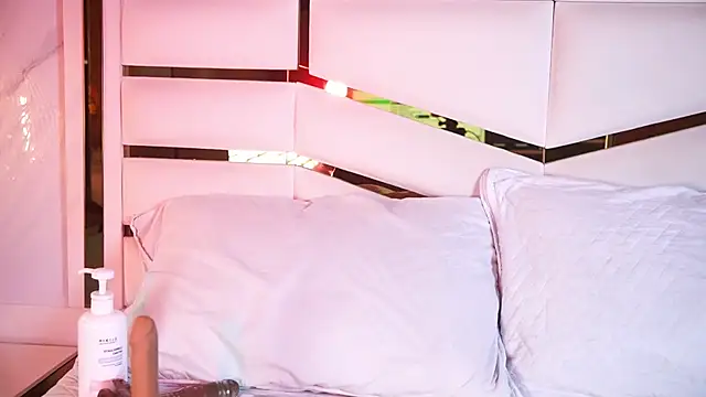 Snapshot of luciana_agudelo chatting on February 22, 2026, 7:37 pm luciana agudelo online show from February 22, 2026, 7:37 pm