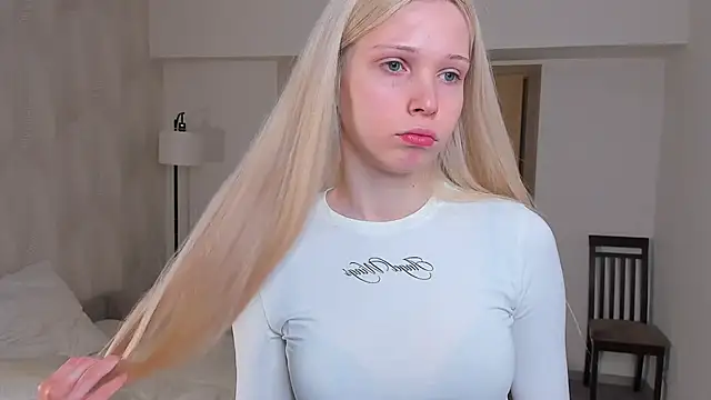 CherrylHolme online show from February 2, 2026, 8:41 pm