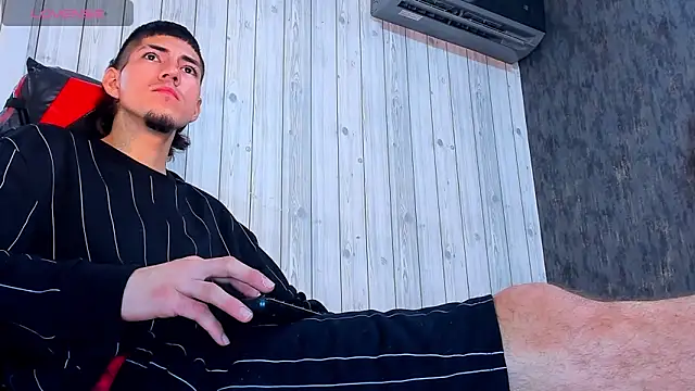 yeikoox online show from November 28, 2025, 3:17 am