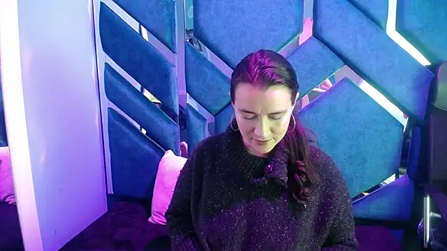 Snapshot of Carolaine_Dh1 chatting on November 28, 2025, 5:29 am Carolaine Dh1 online show from November 28, 2025, 5:29 am