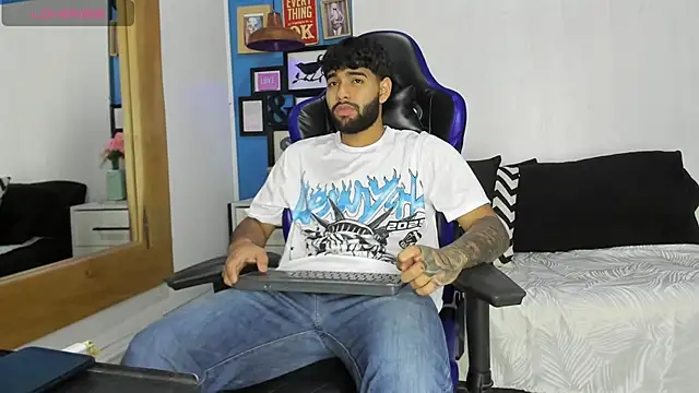 Snapshot of Jesuss77_ chatting on November 27, 2025, 2:06 pm Jesuss77 online show from November 27, 2025, 2:06 pm