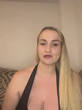 Snapshot of BootyQueenApril chatting on November 28, 2025, 9:15 pm BootyQueenApril online show from November 28, 2025, 9:15 pm