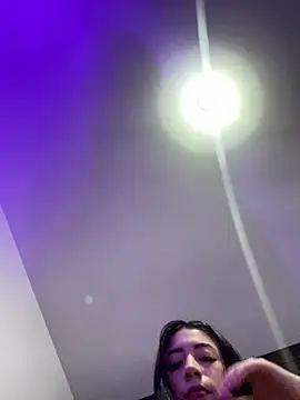 luna ef  online show from November 21, 2025, 7:02 pm