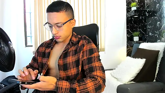 thomas scot1 online show from November 21, 2025, 1:21 pm