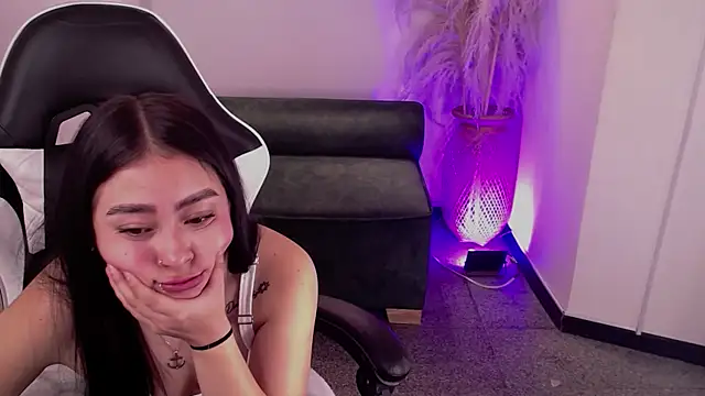 Snapshot of vallolett chatting on November 20, 2025, 6:19 pm vallolett online show from November 20, 2025, 6:19 pm