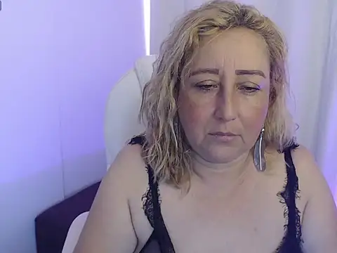 Perla 2026 online show from November 20, 2025, 5:02 pm