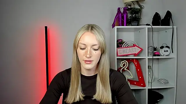 EvelynBlond online show from May 20, 2026, 12:35 pm