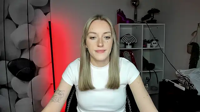 EvelynBlond online show from January 19, 2026, 1:37 pm