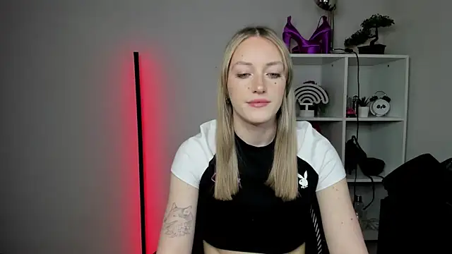 EvelynBlond online show from March 9, 2026, 6:28 am