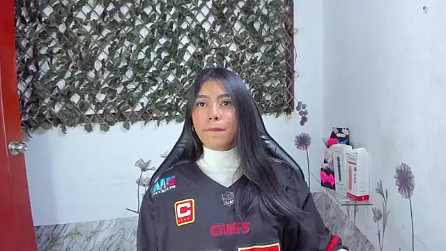 NaommiCampbell online show from November 21, 2025, 9:58 pm