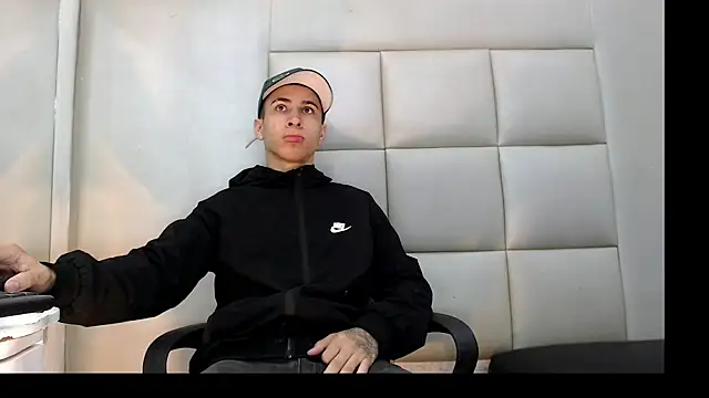 HollmanFronsh online show from January 13, 2026, 3:43 am