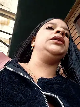 Layla-daring online show from April 17, 2026, 6:33 pm