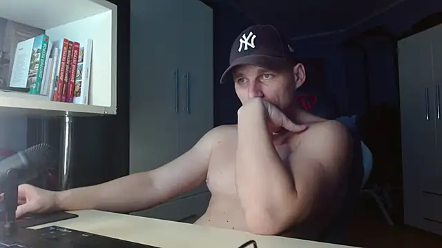 Poliglotjoe1 online show from December 1, 2025, 8:48 am