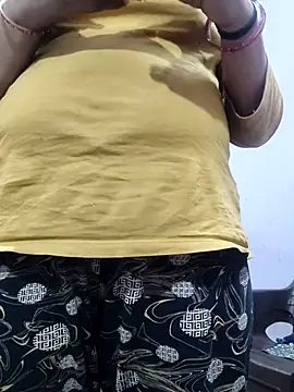 yamunna647 online show from November 22, 2025, 4:28 pm