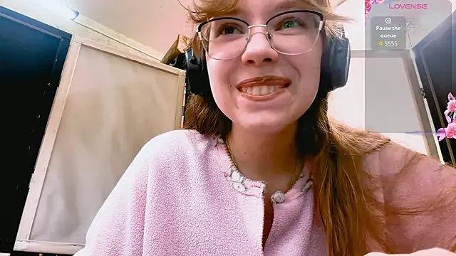 Snapshot of LouettaTornese chatting on November 28, 2025, 8:14 am LouettaTornese online show from November 28, 2025, 8:14 am