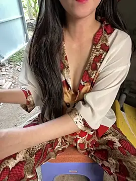 XndSeraphina online show from February 4, 2026, 9:48 am