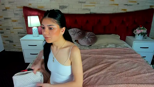 SerennaNoir online show from December 2, 2025, 6:15 am