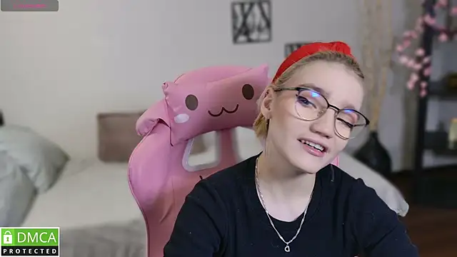 Megan Lora online show from December 5, 2025, 8:13 am