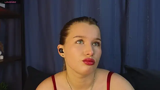ImiMonroe online show from May 11, 2026, 4:36 am