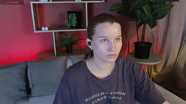 ImiMonroe online show from May 28, 2026, 4:31 am