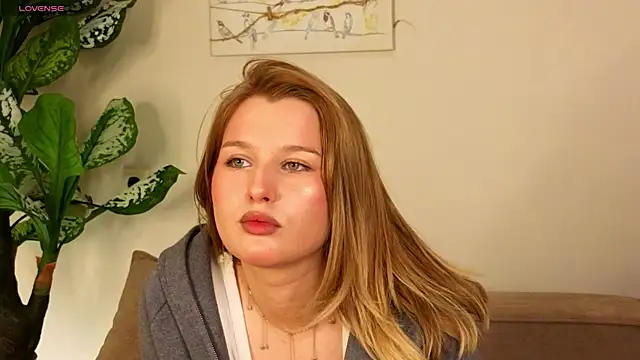 ImiMonroe online show from April 18, 2026, 5:54 am