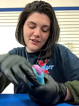 Kora Kat online show from December 17, 2025, 7:57 am