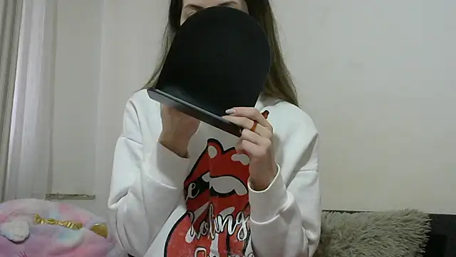 Erii18 online show from February 9, 2026, 12:14 pm