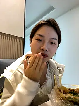 GYYoo online show from November 26, 2025, 5:07 am