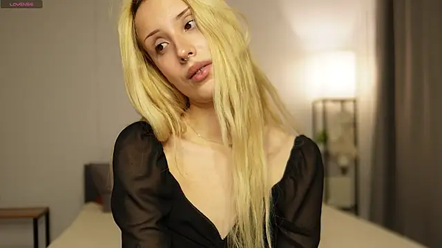 Snapshot of Angelic_Lynn chatting on December 1, 2025, 1:12 pm Angelic Lynn online show from December 1, 2025, 1:12 pm