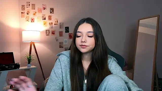 Snapshot of Vexorine chatting on February 15, 2026, 7:35 pm Vexorine online show from February 15, 2026, 7:35 pm