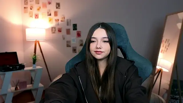 Snapshot of Vexorine chatting on February 20, 2026, 7:49 pm Vexorine online show from February 20, 2026, 7:49 pm