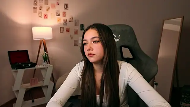 Snapshot of Vexorine chatting on November 21, 2025, 8:19 pm Vexorine online show from November 21, 2025, 8:19 pm