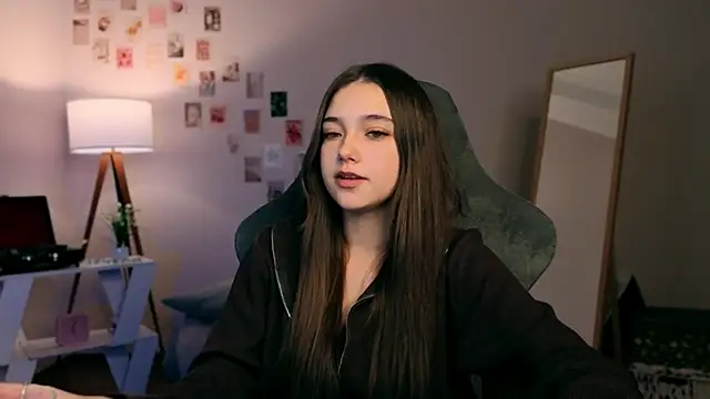 Snapshot of Vexorine chatting on November 28, 2025, 7:14 pm Vexorine online show from November 28, 2025, 7:14 pm