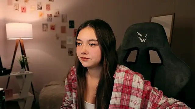 Snapshot of Vexorine chatting on November 24, 2025, 7:58 pm Vexorine online show from November 24, 2025, 7:58 pm