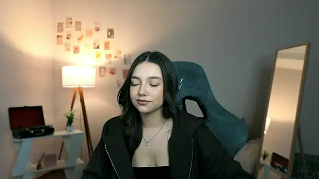 Vexorine online show from April 11, 2026, 7:39 pm