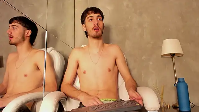 Snapshot of Emir_Ozan_ chatting on March 3, 2026, 7:32 pm Emir Ozan online show from March 3, 2026, 7:32 pm