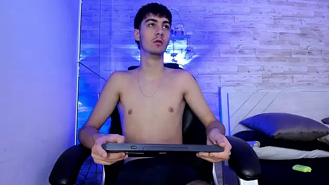 Emir Ozan  online show from December 3, 2025, 11:09 am