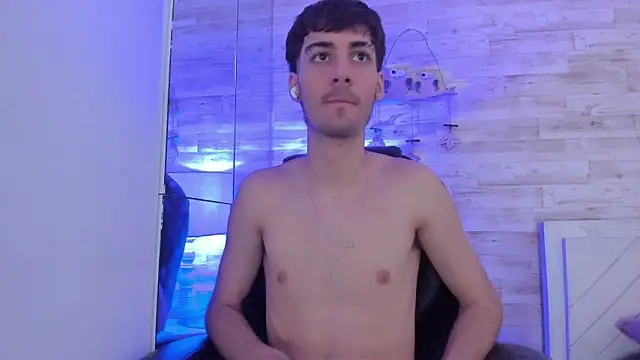 Snapshot of Emir_Ozan_ chatting on February 4, 2026, 7:09 pm Emir Ozan online show from February 4, 2026, 7:09 pm